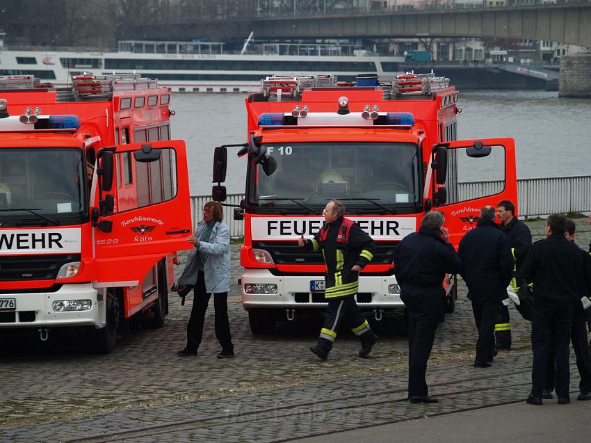 Neue LF`s fuer Koeln Uebergabe in Koeln Deutz an den Wachen  P127.JPG